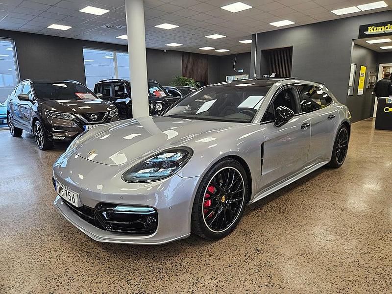 Begagnad Porsche Panamera Sport Turismo 549 HK (403 kW) 2018 Silver Kombi