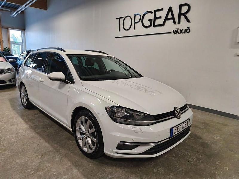 Vit Begagnad 2018 VW Golf VII GT Kombi | 159 900 kr (Marknadspris) - Bild 1/4