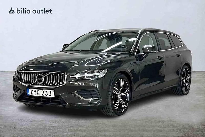 Grå Begagnad 2021 Volvo V60 Kombi | 329 900 kr (Bra pris) - Bild 1/1