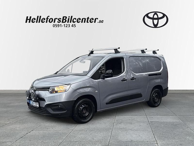 Silver Begagnad 2022 Toyota Proace City City Minibuss | 229 495 kr (Marknadspris) - Bild 1/4