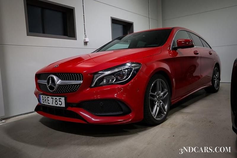 Röd Begagnad 2018 Mercedes CLA200 Shooting Brake AMG Kombi | 214 900 kr (Marknadspris) - Bild 1/4
