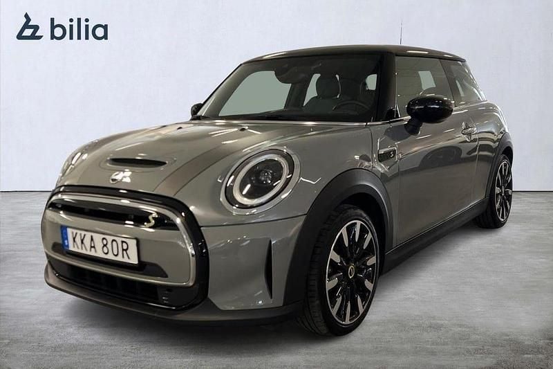 Grå Begagnad 2023 Mini Cooper SE Premium Halvkombi | 199 900 kr (Marknadspris) - Bild 1/4