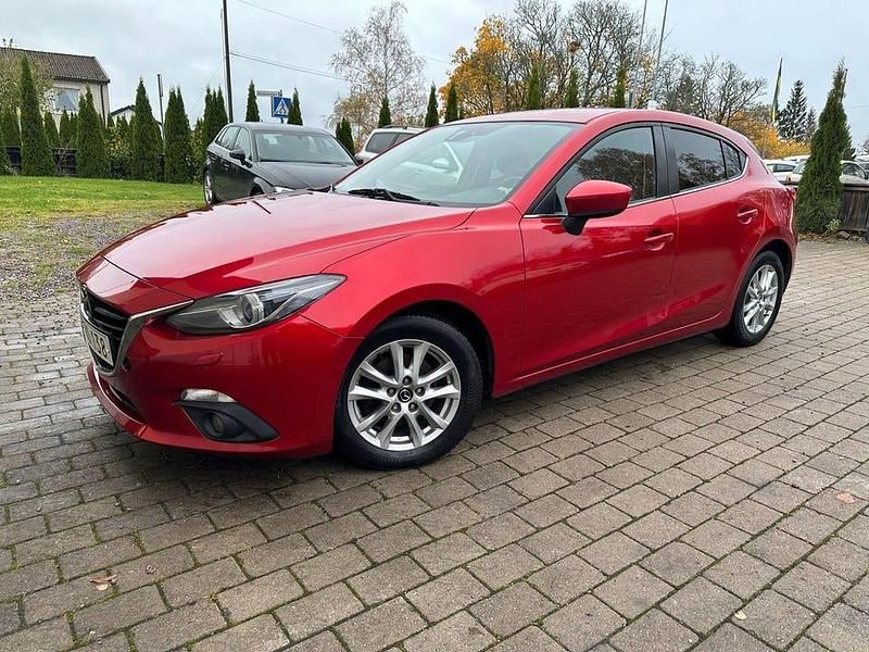 Röd Begagnad 2014 Mazda 3 Inclusive Halvkombi | 94 500 kr (Marknadspris) - Bild 1/4