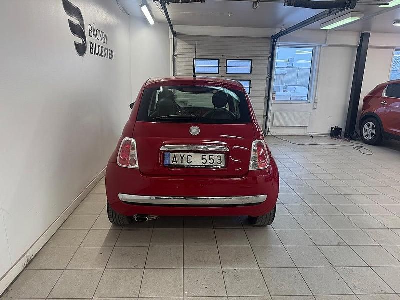Begagnad Fiat 500 Lounge 69 HK (50 kW) 2010 Röd Halvkombi