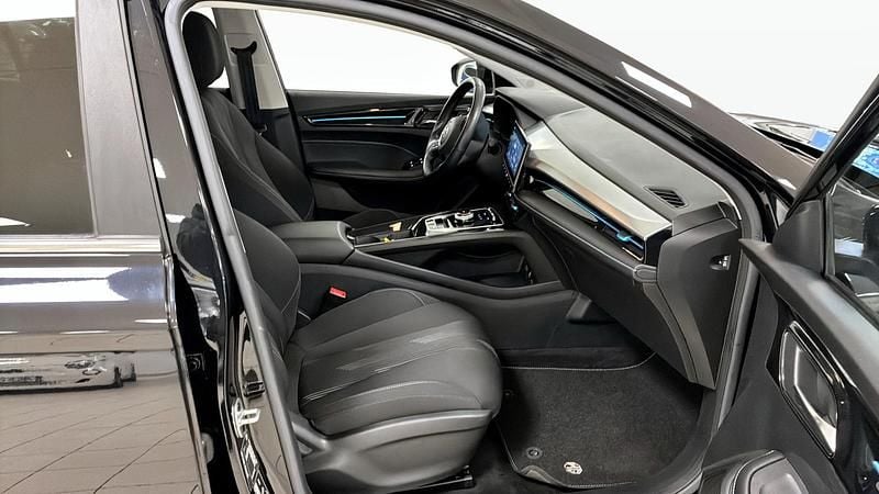 Begagnad MG MG5 EV Comfort 130 kW (177 HK) 2022 Svart Kombi