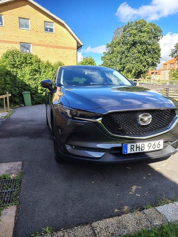 Grå Begagnad 2018 Mazda CX-5 SUV | 239 000 kr (Marknadspris) - Bild 1/4