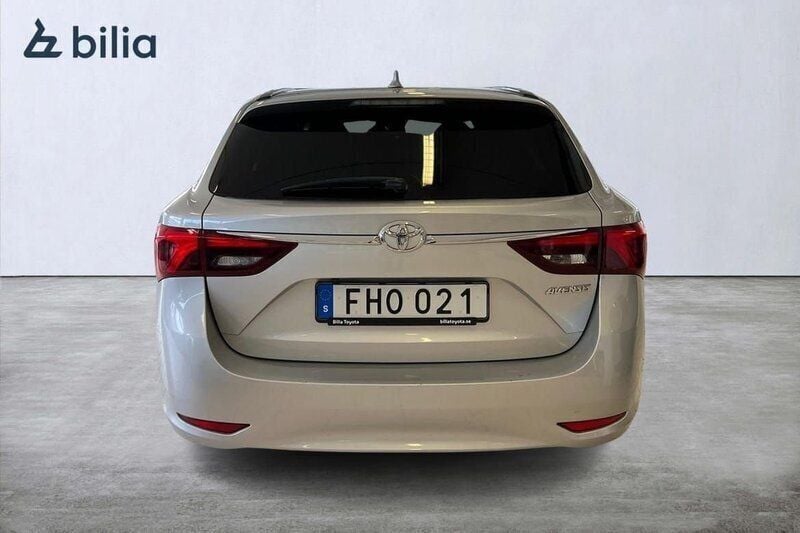 Begagnad Toyota Avensis Edition 149 HK (109 kW) 2017 Silver Kombi