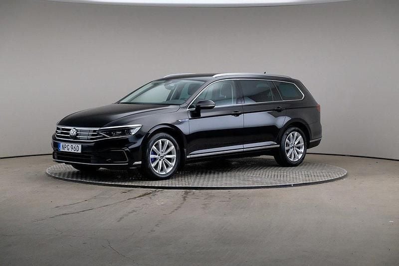 Svart Begagnad 2022 VW Passat Executive Kombi | 269 000 kr (Marknadspris) - Bild 1/4