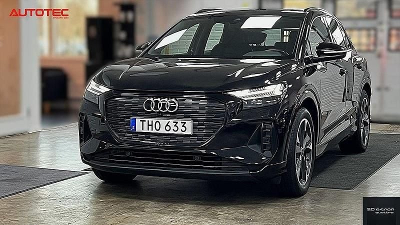 Svart (mythsvartmetallic) Begagnad 2022 Audi Q4 e-tron Advanced SUV | 369 500 kr (Marknadspris) - Bild 1/4