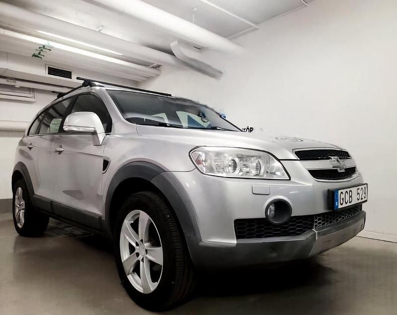 Grå Begagnad 2007 Chevrolet Captiva SUV | 50 000 kr (Marknadspris) - Bild 1/4