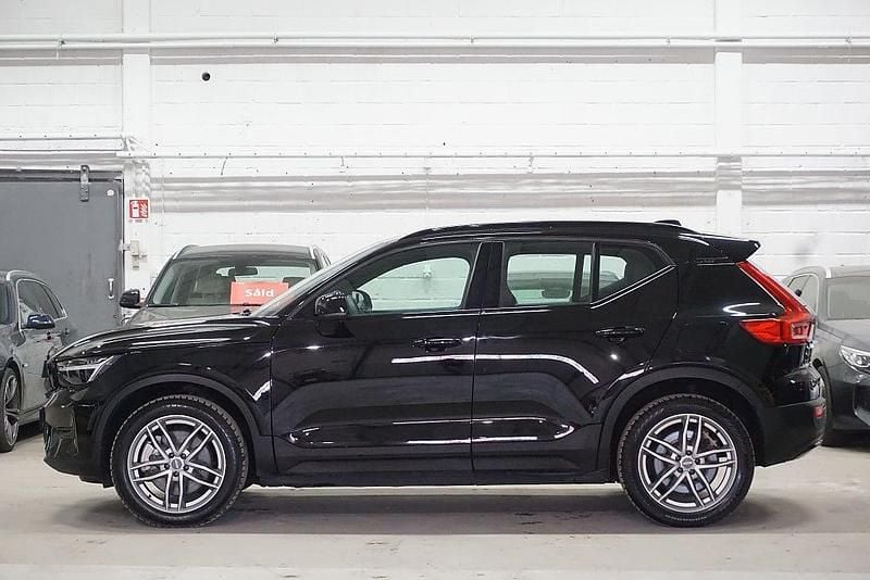 Begagnad Volvo XC40 Core 169 kW (231 HK) 2022 Svart SUV