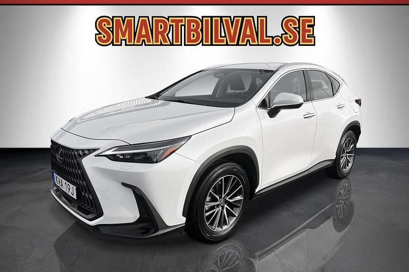 Vit (vitmetallic) Begagnad 2023 Lexus NX350h Business Edition SUV | 399 900 kr (Marknadspris) - Bild 1/4