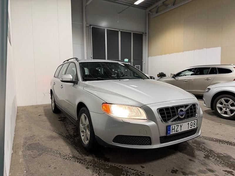 Begagnad Volvo V70 Kinetic 145 HK (106 kW) 2010 Ljusgrå Kombi