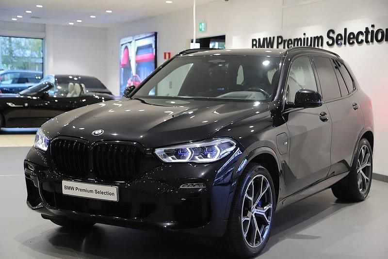 Svart Begagnad 2020 BMW X5 iPerformance SUV | 649 000 kr (Dyr) - Bild 1/3