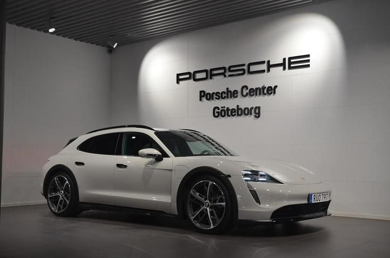 Ljusgrå (grey) Begagnad 2022 Porsche Taycan Cross Turismo Sedan | 799 000 kr - Bild 1/4