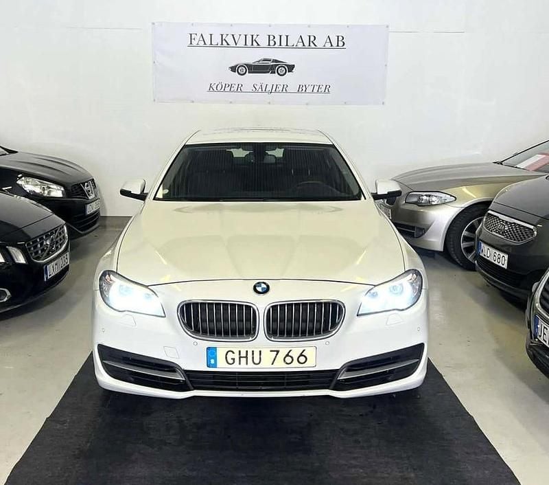 Begagnad BMW 520 184 HK (135 kW) 2014 Vit Sedan
