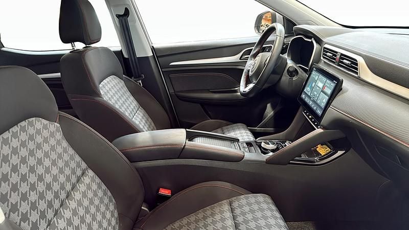 Begagnad MG ZS Comfort 114 kW (156 HK) 2022 Silver SUV