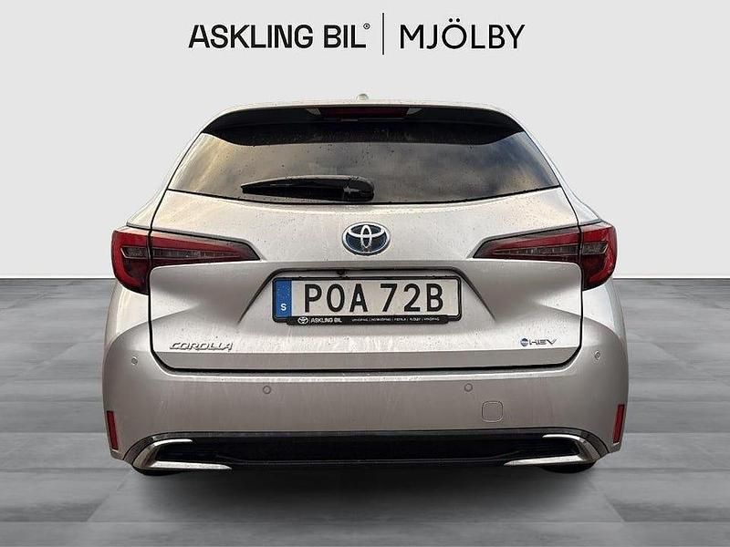 Begagnad Toyota Corolla Style 140 HK (102 kW) 2024 Silver Kombi