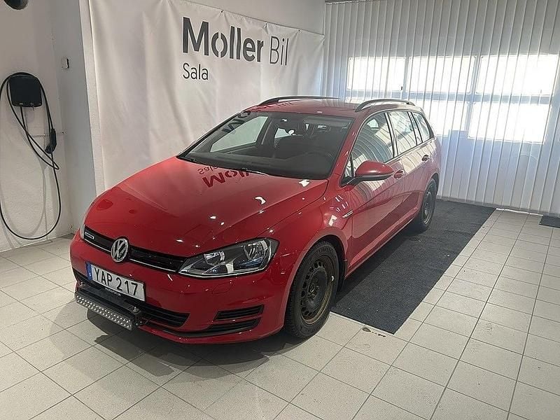 Tornado red Begagnad 2016 VW Golf VII Kombi | 89 500 kr (Bra pris) - Bild 1/4