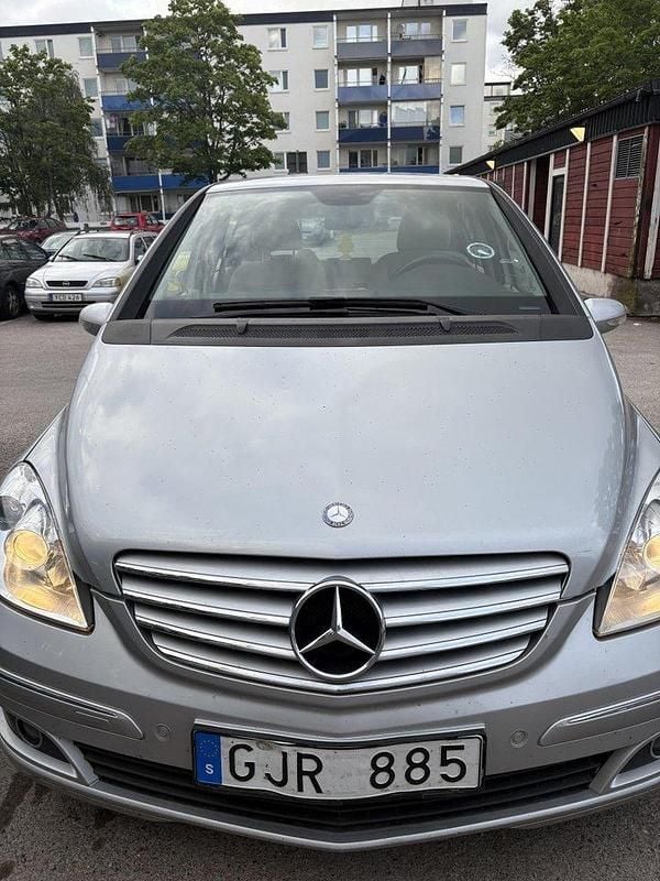 Silver Begagnad 2008 Mercedes B180 Minibuss | 45 000 kr (Superpris) - Bild 1/4