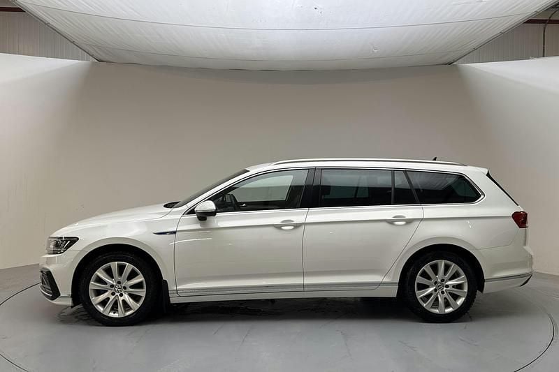 Begagnad VW Passat GTE 218 HK (160 kW) 2021 Vit