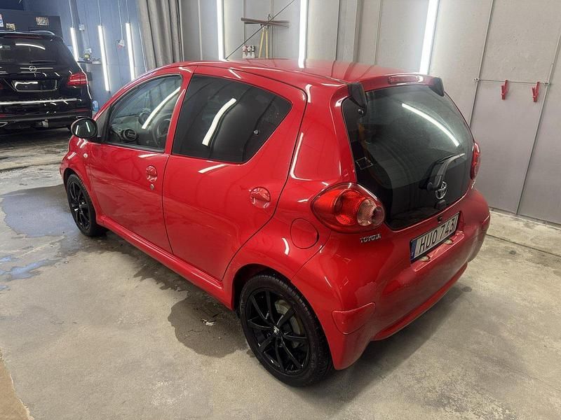 Begagnad Toyota Aygo 68 HK (50 kW) 2009 Röd Halvkombi