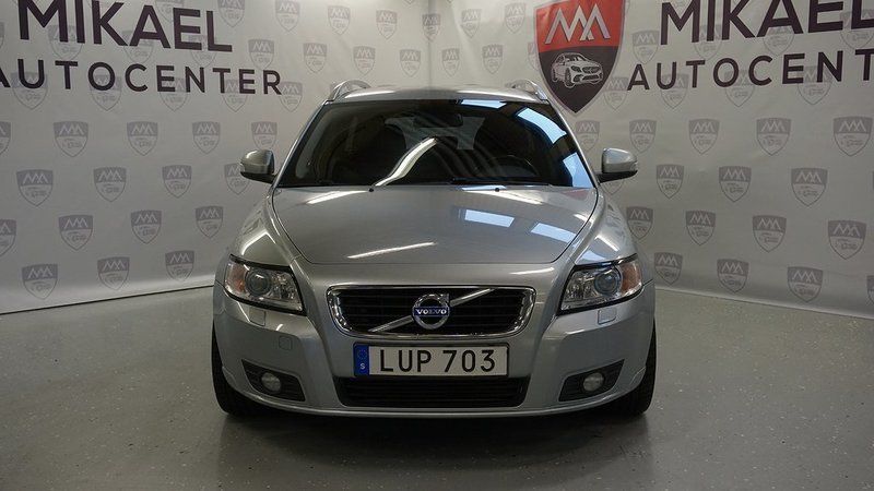 Begagnad Volvo V50 Momentum 150 HK (110 kW) 2011 Silver Kombi