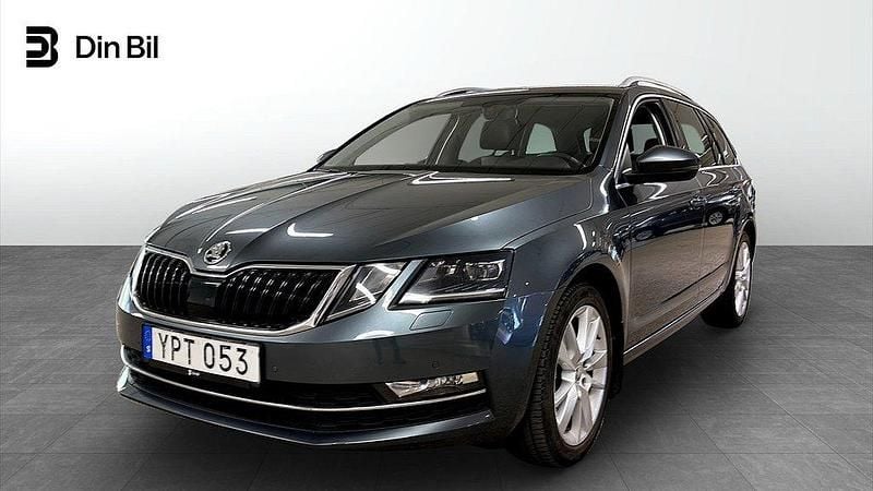 Grå (quartz grey metallic) Begagnad 2017 Skoda Octavia Style Kombi | 139 900 kr (Marknadspris) - Bild 1/4