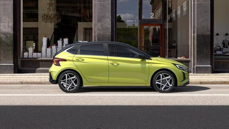 Lucid lime Ny 2024 Hyundai i20 Essential Halvkombi | 266 500 kr (Marknadspris) - Bild 1/4