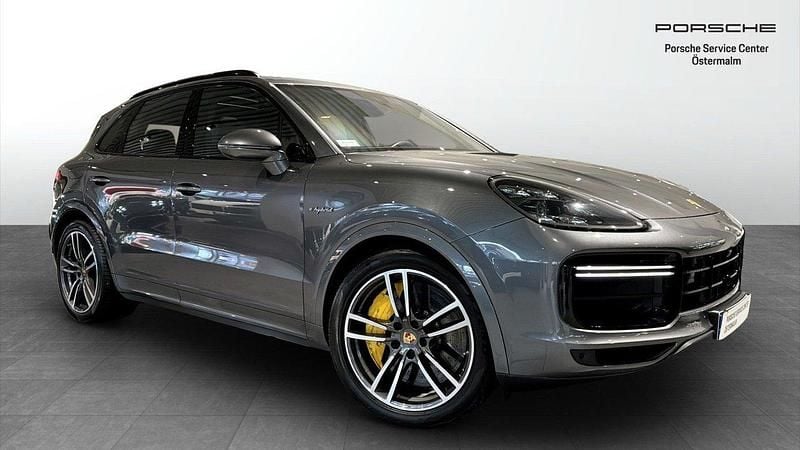 Mörkgrå Begagnad 2021 Porsche Cayenne Turbo S SUV | 925 000 kr - Bild 1/4