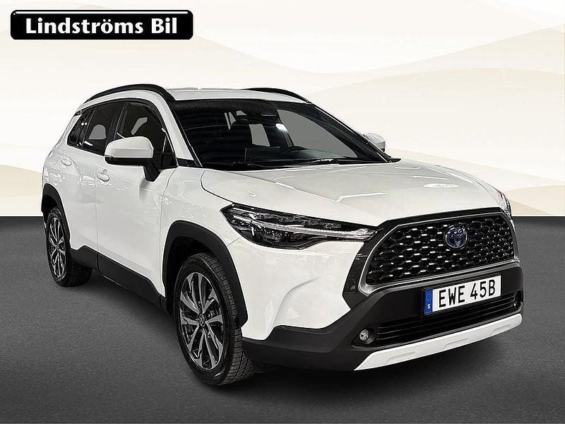 Begagnad Toyota Corolla Cross Style 200 HK (147 kW) 2022 Vit SUV