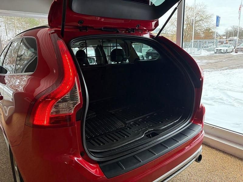 Begagnad Volvo XC60 R-Design 215 HK (158 kW) 2011 Röd SUV