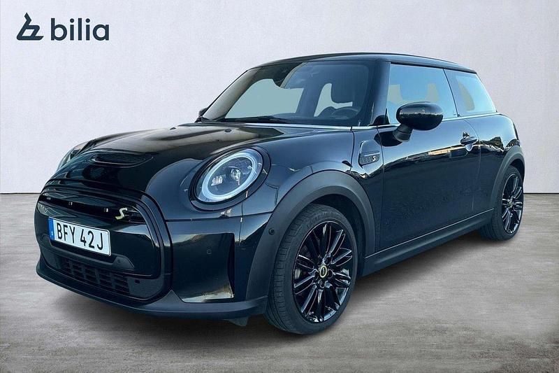Svart Begagnad 2022 Mini Cooper SE Halvkombi | 219 900 kr (Marknadspris) - Bild 1/3