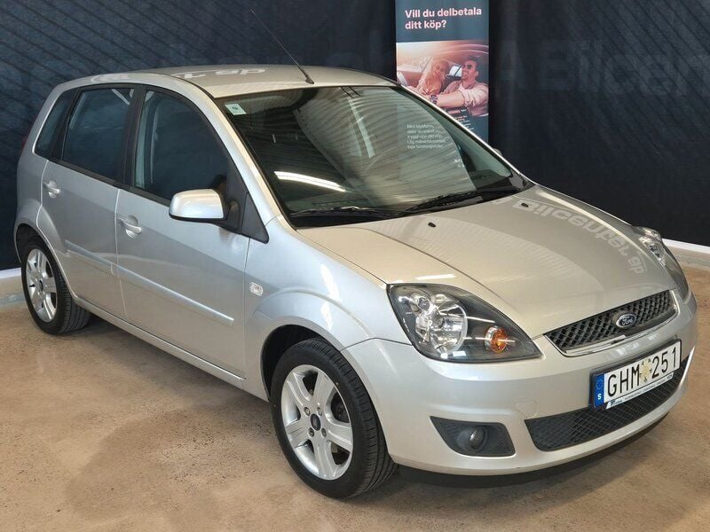 Grå Begagnad 2007 Ford Fiesta Halvkombi | 37 900 kr (Marknadspris) - Bild 1/4