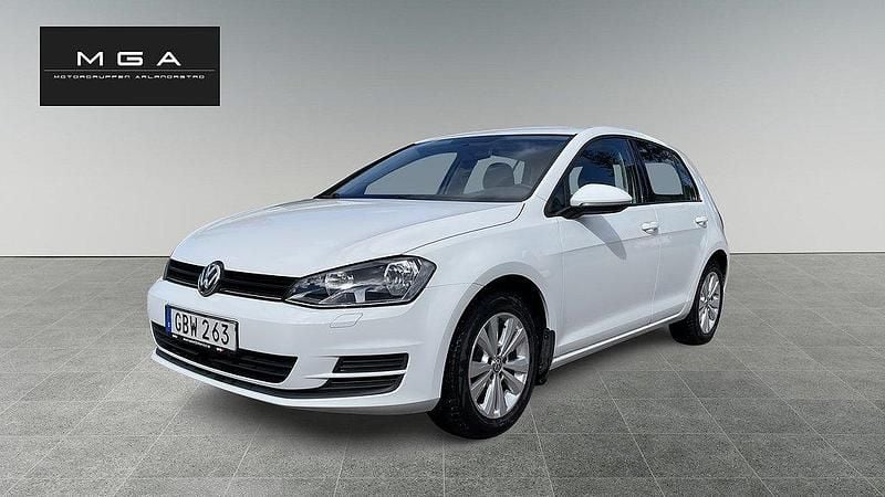Vit Begagnad 2015 VW Golf VII Halvkombi | 109 900 kr (Marknadspris) - Bild 1/4