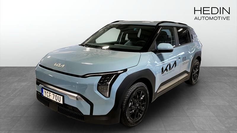 Blå (blue) Begagnad 2024 Kia EV3 Plus SUV | 469 900 kr (Marknadspris) - Bild 1/4