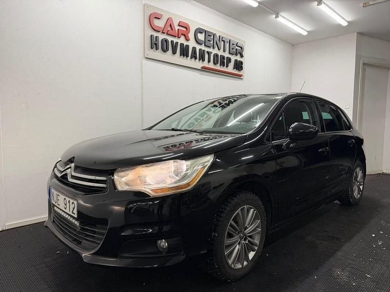 Svart Begagnad 2013 Citroën C4 Halvkombi | 49 900 kr (Bra pris) - Bild 1/4