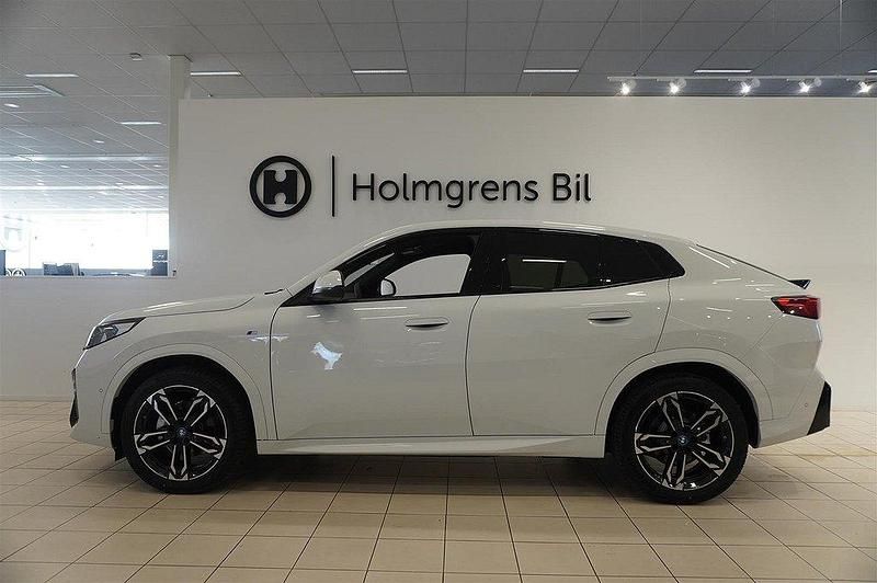 Begagnad BMW iX2 Efficient Dynamics 150 kW (204 HK) 2024 Vit SUV