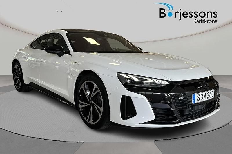 Vit Begagnad 2021 Audi e-tron GT quattro Design Sedan | 589 000 kr (Marknadspris) - Bild 1/4