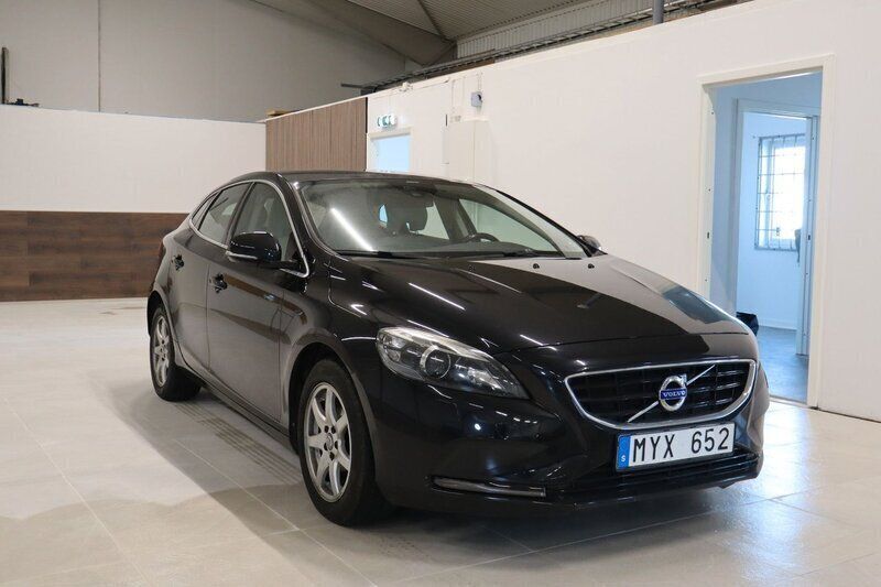 Svart Begagnad 2012 Volvo V40 Kombi | 129 900 kr (Marknadspris) - Bild 1/4