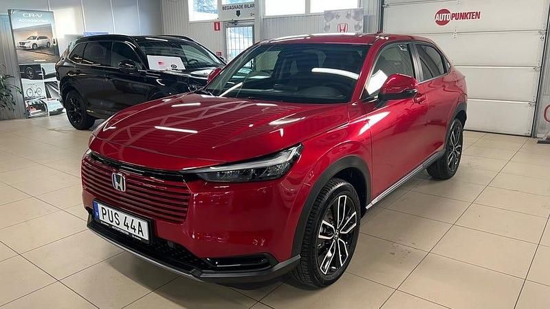 Premium chrystal red Ny 2025 Honda HR-V Elegance SUV | 350 800 kr (Marknadspris) - Bild 1/4