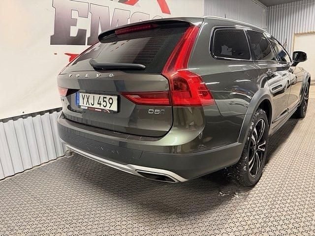 Begagnad Volvo V90 CC Momentum 235 HK (172 kW) 2018 Mörkgrå Kombi