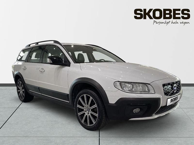 Vit Begagnad 2016 Volvo XC70 Standard SUV | 248 900 kr (Marknadspris) - Bild 1/3