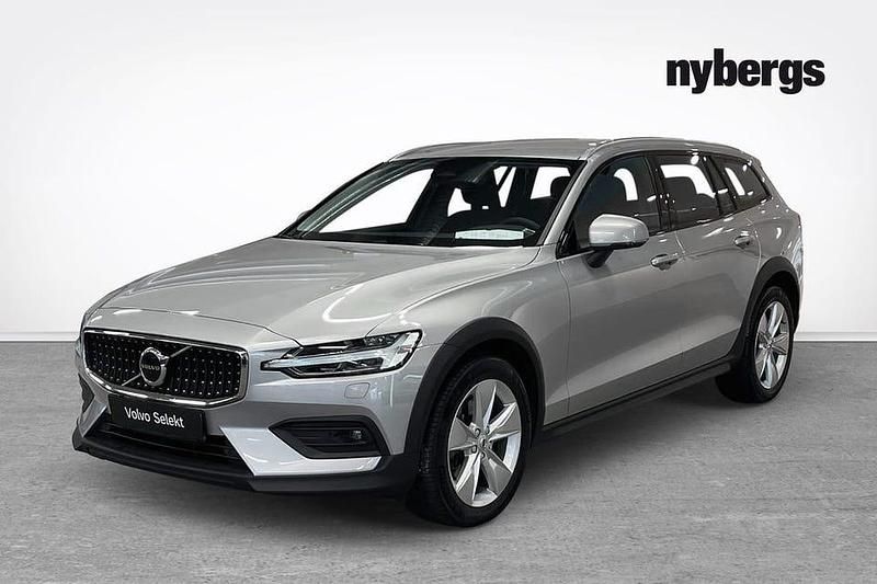 Silver Begagnad 2024 Volvo V60 CC Core Kombi | 399 000 kr (Marknadspris) - Bild 1/4