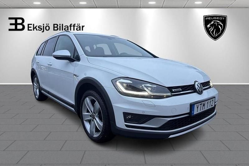 Begagnad VW Golf Alltrack 180 HK (132 kW) 2017 Vit Kombi