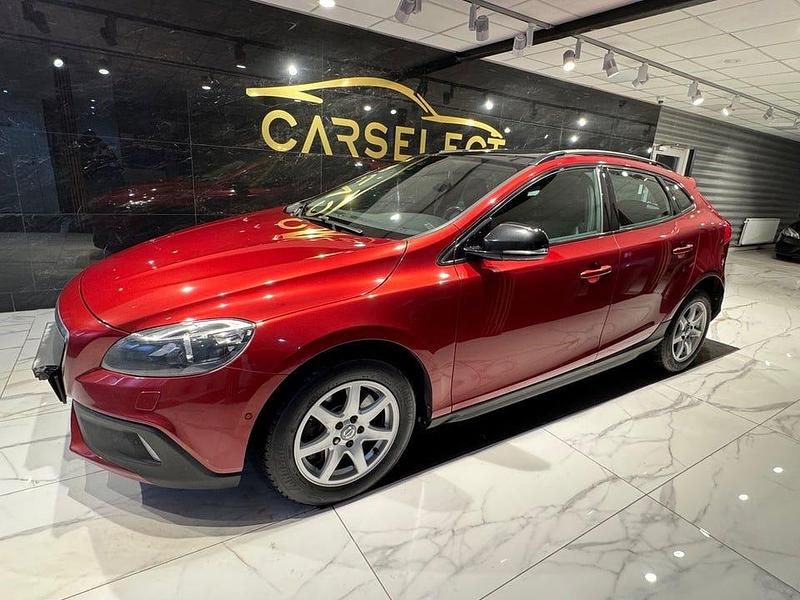 Begagnad Volvo V40 CC Summum 150 HK (110 kW) 2014 Röd Kombi