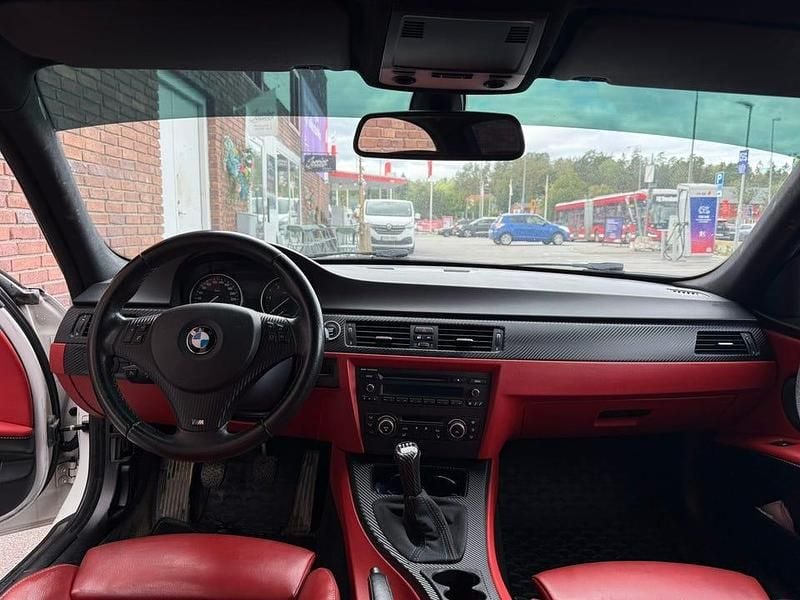 Begagnad BMW 325 197 HK (144 kW) 2010 Sedan