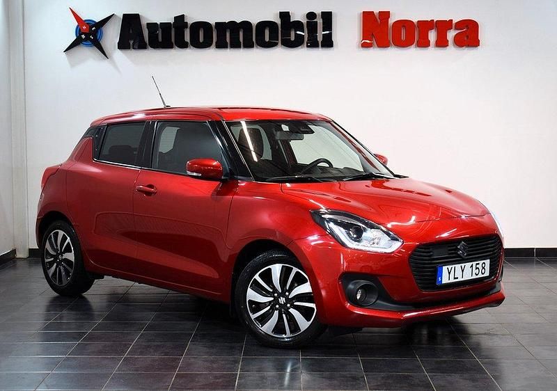Röd (röd metallic) Begagnad 2018 Suzuki Swift Halvkombi | 124 900 kr (Marknadspris) - Bild 1/2