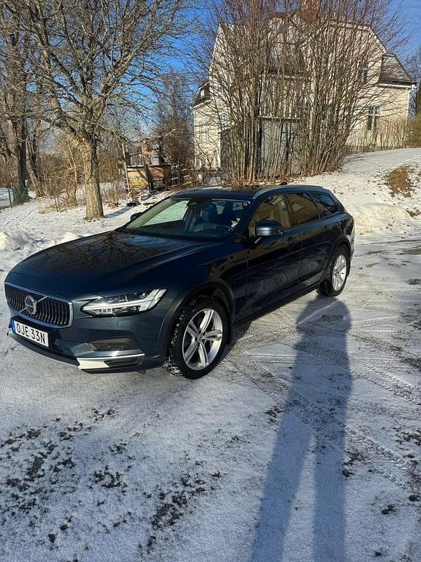 Begagnad Volvo V90 CC 197 HK (144 kW) 2023 Denim blue Kombi