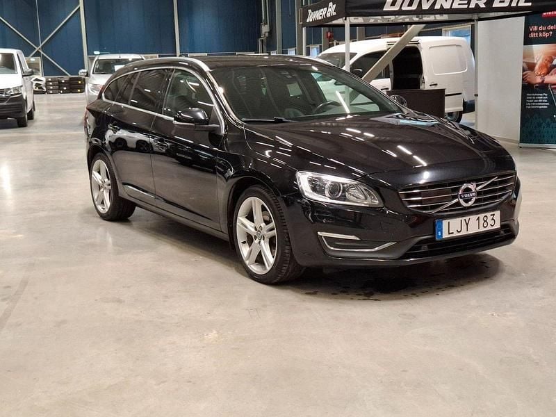 Svart Begagnad 2018 Volvo V60 Standard Kombi | 179 900 kr (Marknadspris) - Bild 1/4